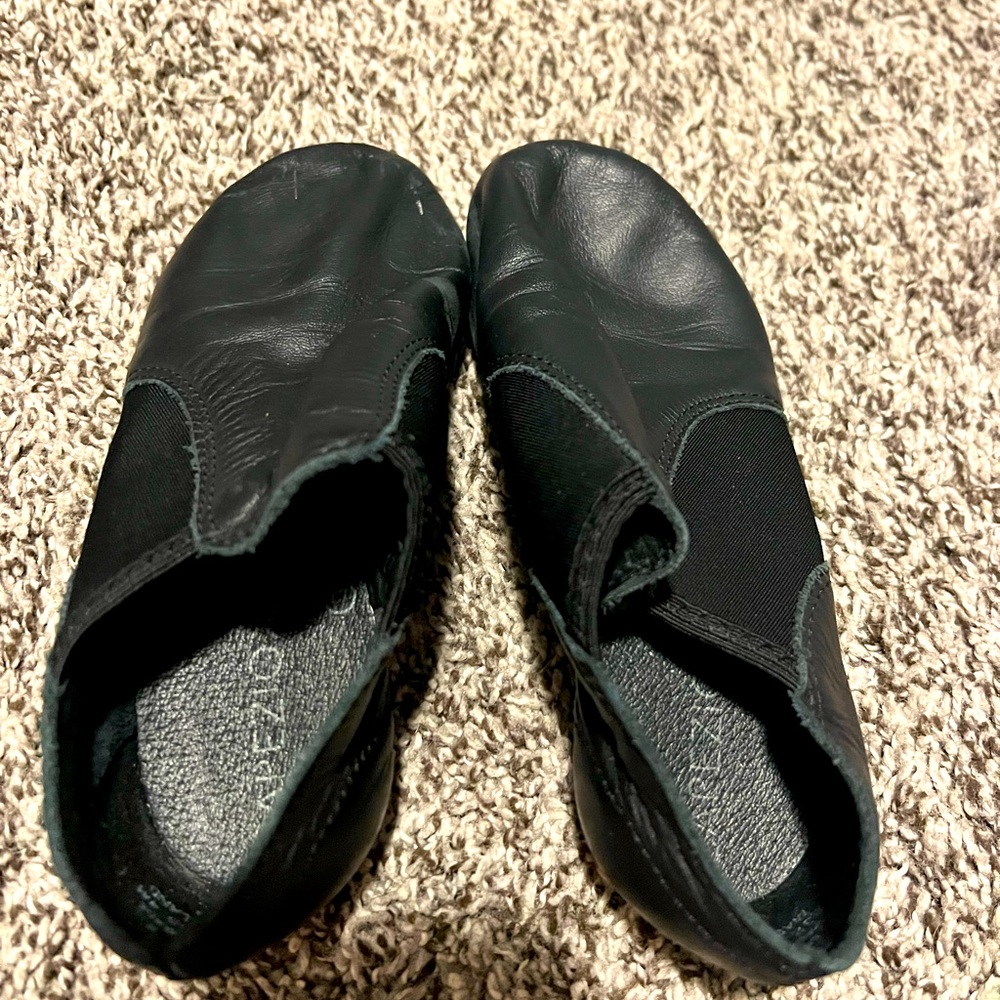 Black capezio jazz shoes 4M kids
